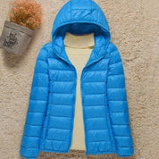 Emilia | Damen Winterjacke Ultraleichte Steppjacke mit Kapuze 2