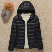 Emilia | Damen Winterjacke Ultraleichte Steppjacke mit Kapuze 3