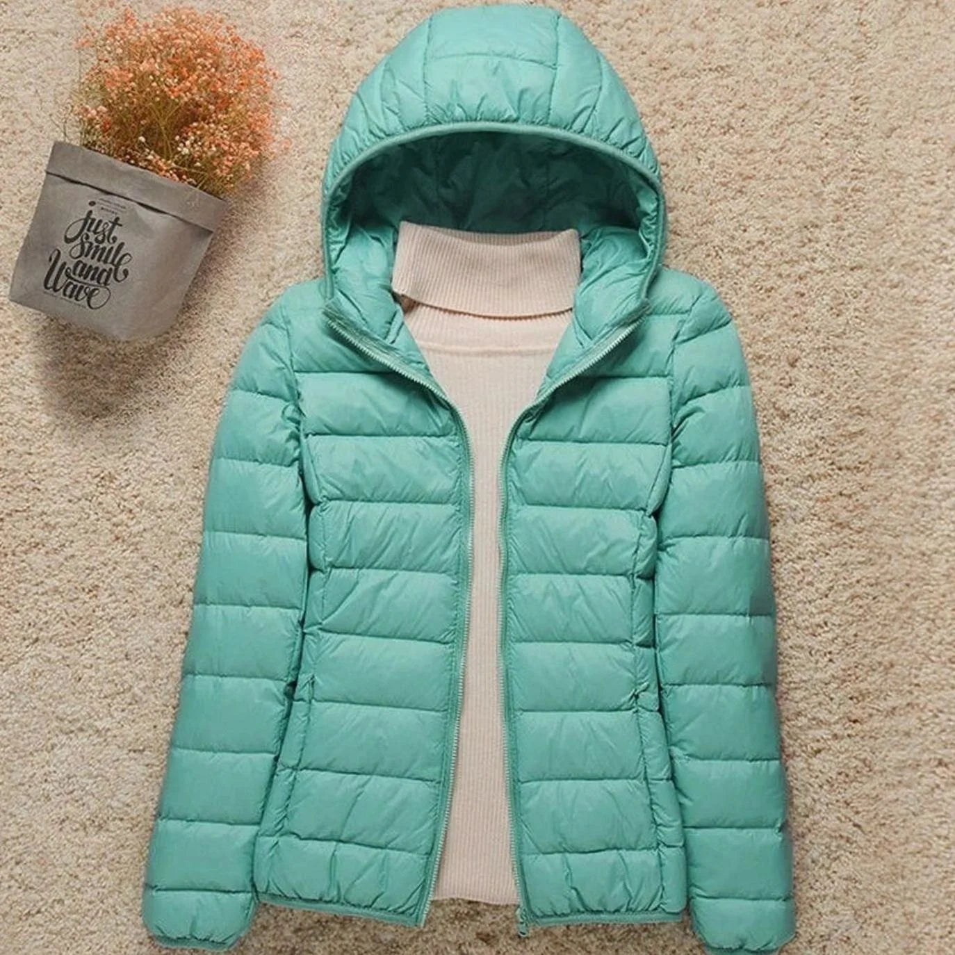 Emilia | Damen Winterjacke Ultraleichte Steppjacke mit Kapuze 9