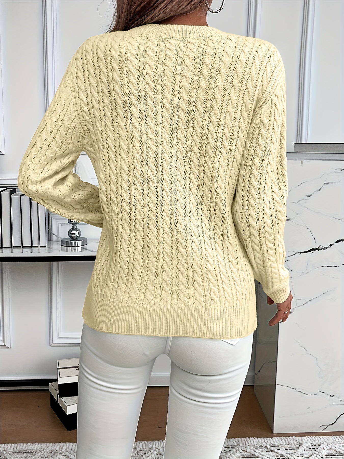 Ingeborg | Strickpullover mit Zopfmuster und Rundhalsausschnitt 3