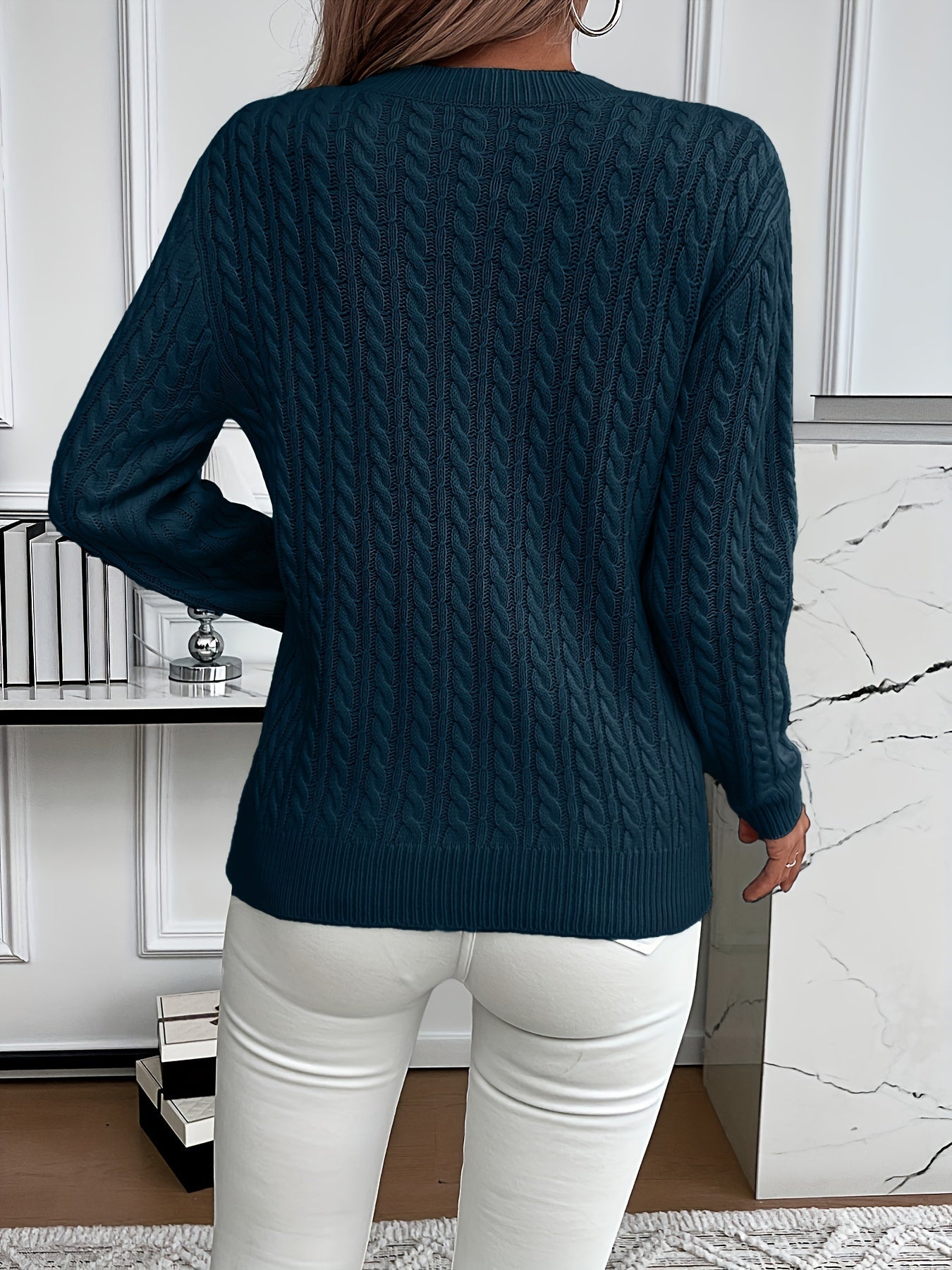 Ingeborg | Strickpullover mit Zopfmuster und Rundhalsausschnitt 5